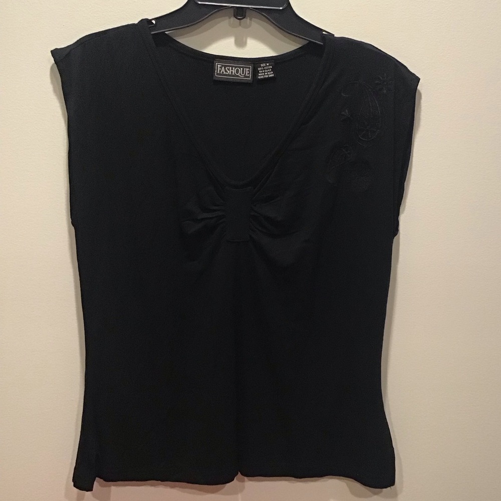 Euc 100% cotton top , tee